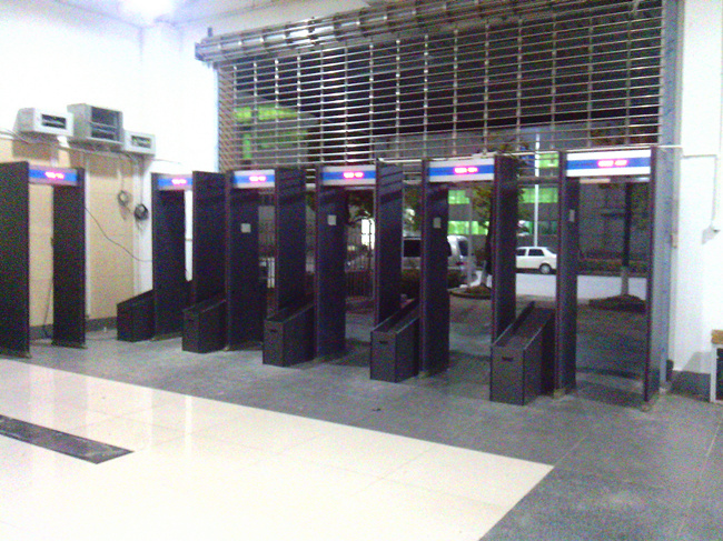 安檢門安裝現(xiàn)場 安檢門安裝現(xiàn)場